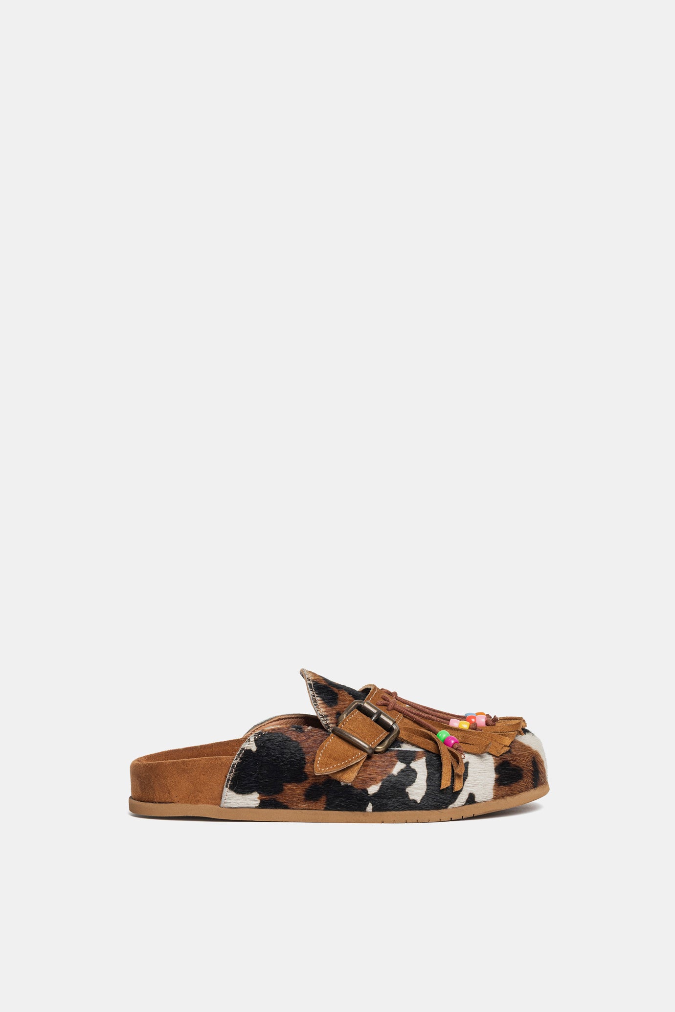 Sabot in cavallino mucca double con frange e corallini colorati FUS6