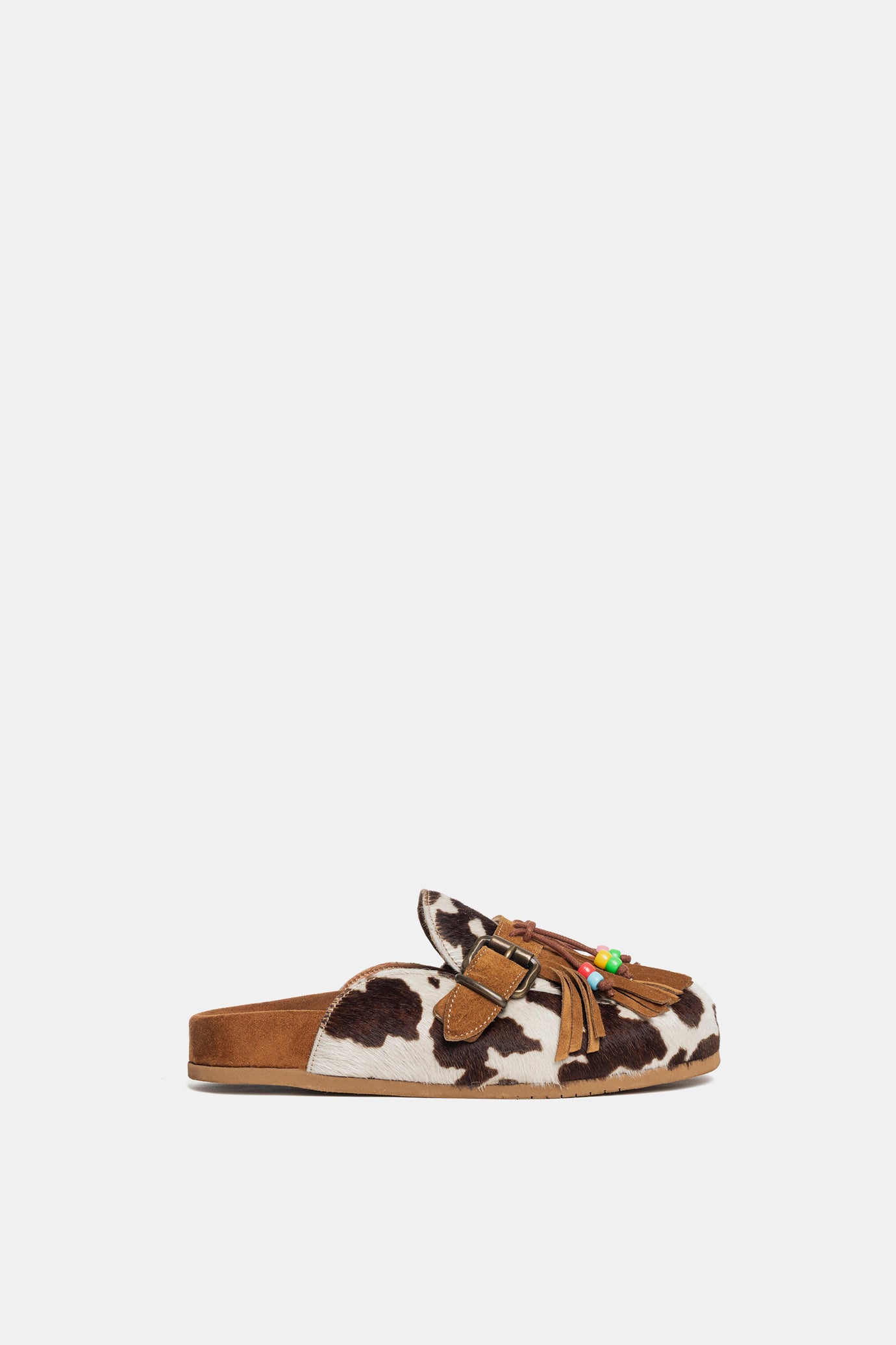 Sabot in cavallino mucca marrone con frange e corallini colorati FUS6